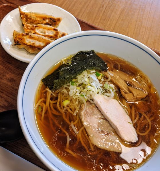 「純鶏醤油らーめん 620円＋3個餃子 160円」@麺処直久 鷺沼店の写真