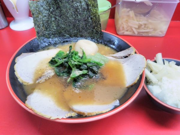 「チャーシュー麺（並）＋味玉＋小ライス」@横濱家系ラーメン 勝鬨家の写真