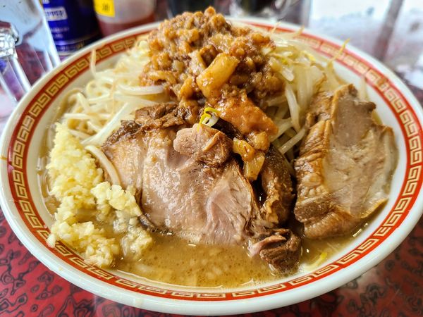 「ラーメン(麺増し200、ﾆﾝﾆｸ増し、ｱﾌﾞﾗ有り)」@豪快なラーメン店 ポークジャンキーの写真