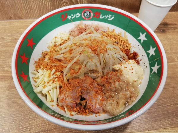 「特製スタミナまぜそば　期間限定」@ジャンクガレッジ 志木南口店の写真