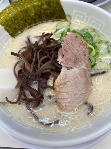 「ラーメン➕麺固め➕替え玉」@博多天神 新橋1号店の写真