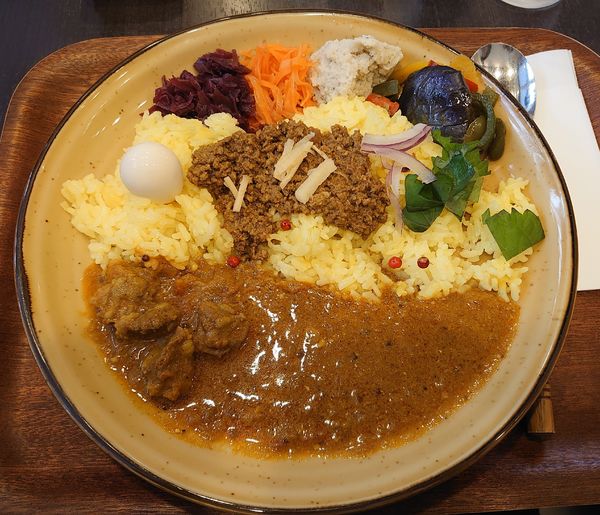 「カレー2種盛り(ラム、ポークキーマ、1280円)」@Cafe豆うさぎの写真