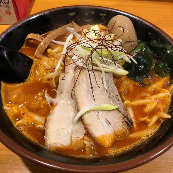 「鉄火麺　味付半熟玉子　バター」@北海道らーめん ひむろ 大宮店の写真