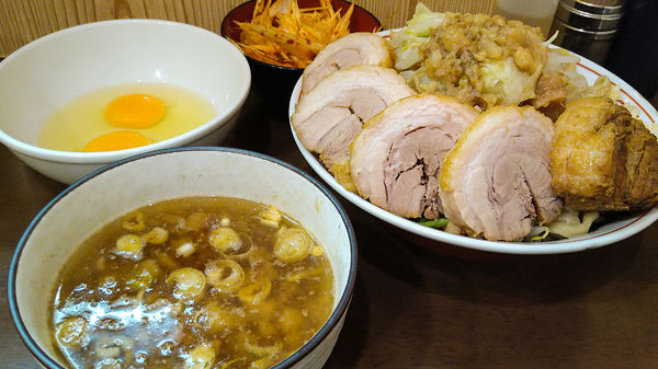 「限定/つけ麺+大盛+豚増しW+生たまごW+辛味ねぎ」@自家製麺 まさきの写真