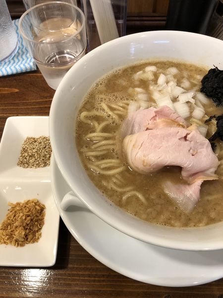 「背脂入り濃厚煮干そば」@中華そば 山下の写真