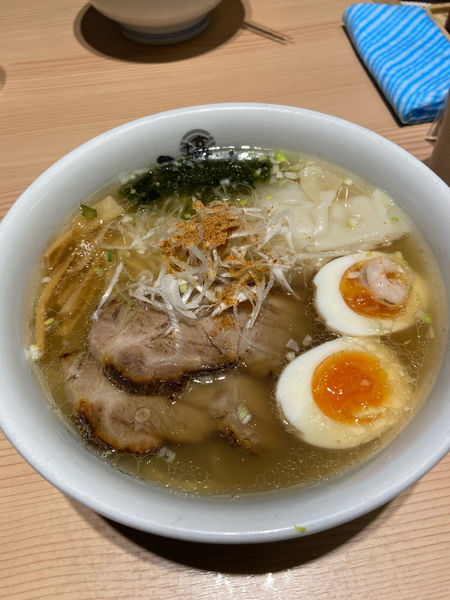 「塩らーめん ひるがお盛り」@塩らーめん専門 ひるがお なんばラーメン一座店の写真
