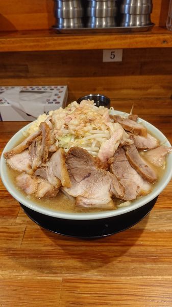 「ラーメン大盛豚W  野菜  ニンニク  油」@ラーメン盛太郎の写真