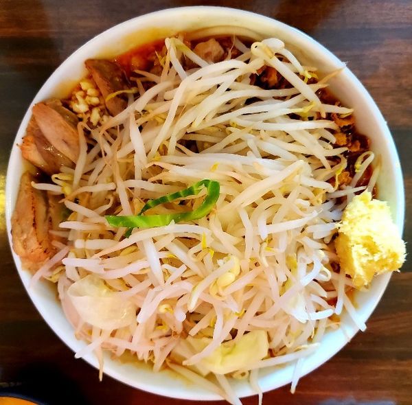 「辛いラーメン300g+特性トッピング、生姜」@龍麺 ふえ郎の写真