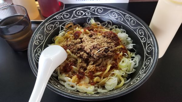 「麻辣油そば　中　冷たい」@麺屋かとむら 浅間店の写真