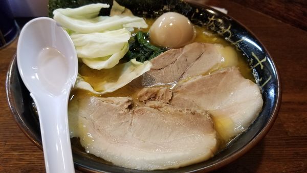 「得製豚骨醤油らあめん　中　脂多め」@らあめん 寸八 総本店の写真