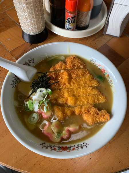 「カツのせカレー中華そば」@お食事処 三勝屋の写真