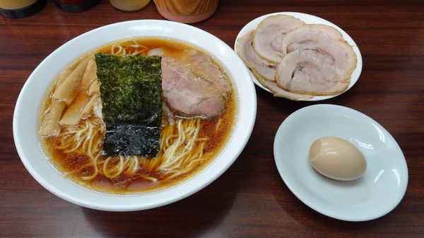 「ラーメン：大（700円）＋バラチャーシュー＋煮玉子」@めんくい亭の写真