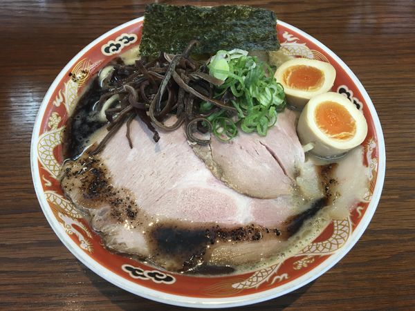 「濃厚ラーメン黒＋替え玉」@ラーメンかなやの写真