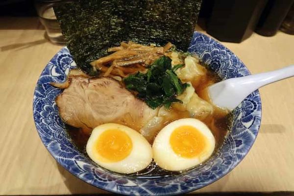 「特製らーめん　750円」@肉厚わんたん麺と手作り焼売 ら麺亭 浅草支店の写真