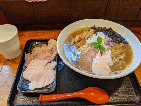 「煮干し中華そば煮干し増し 大盛り+2種のレアチャーシュー」@煮干し中華そば つけ麺 海猫の写真