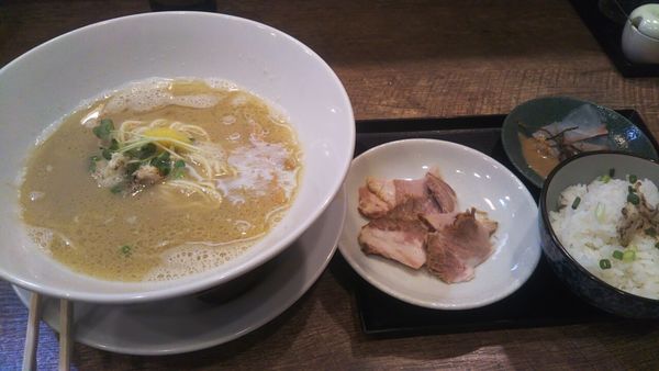 「鯛塩そば（濃厚）+お茶漬けセット」@狐狸丸の写真