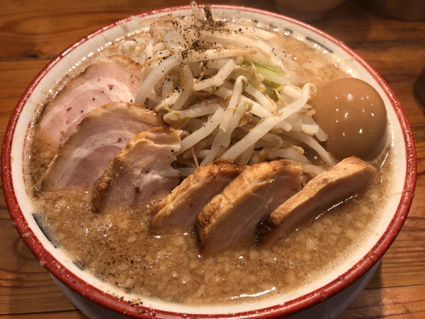 「麺少なめ味玉つき　豚増し」@らーめん バリ男 日本橋店の写真