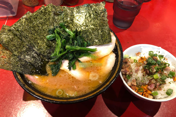 「チャーシューメン830円+のり+ライス(辛ネギチャーシューまぶし」@厚木家の写真