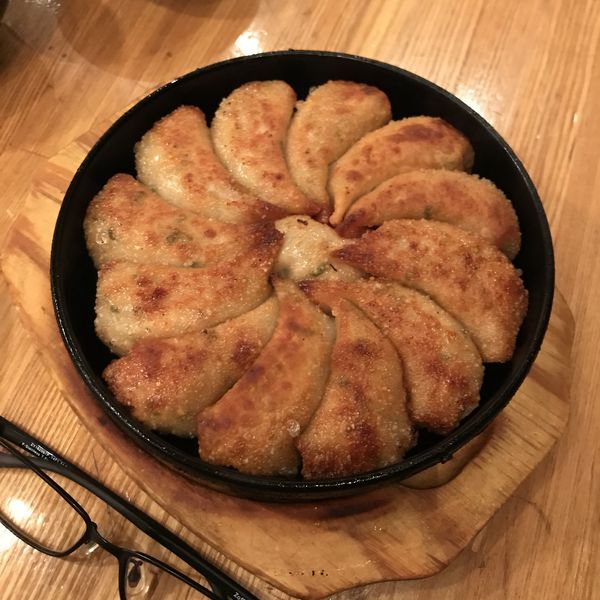 「博多鉄板餃子」@九州屋 新宿の写真