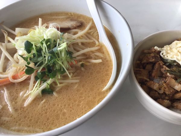 「味噌ラーメン500円　チャーシュー丼100円」@ラーメン爺の写真