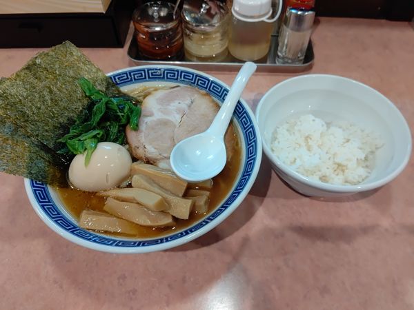 「ラーメン(中盛・250g)790円→500円＋味玉＋メンマ」@豚骨醤油家系ラーメン 達磨堂の写真