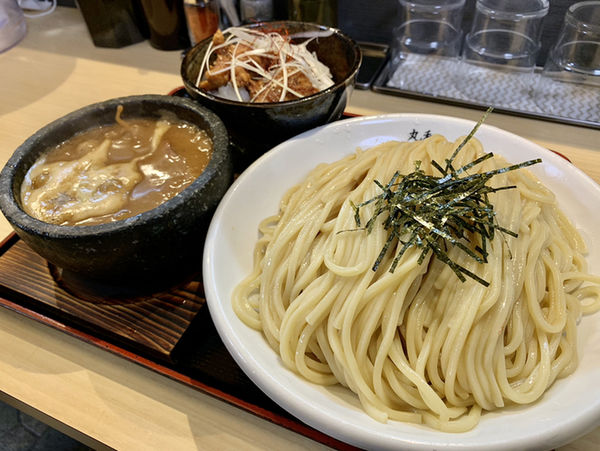 「丸和つけ麺…900円・麺大盛…＋100円」@つけ麺丸和 各務原分店の写真
