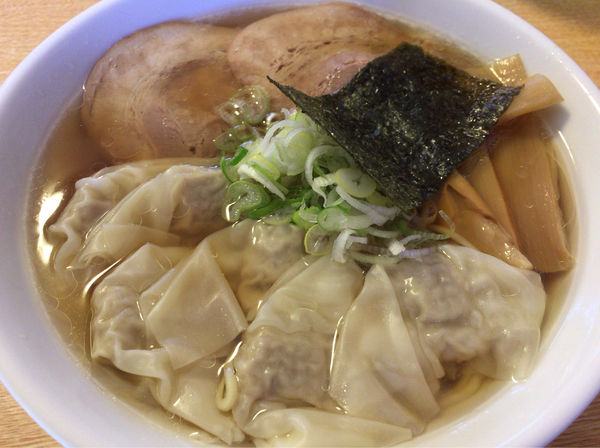 「極上のワンタン中華そば」@らぁ麺 よりみち 伊豆大島の写真