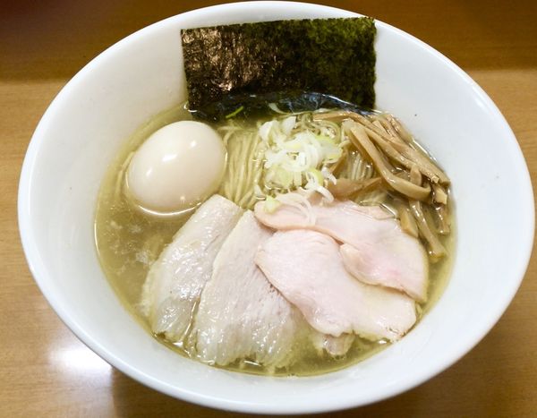 「塩中華そば700　麵大盛り100　味玉100」@塩麺屋 錦太朗の写真