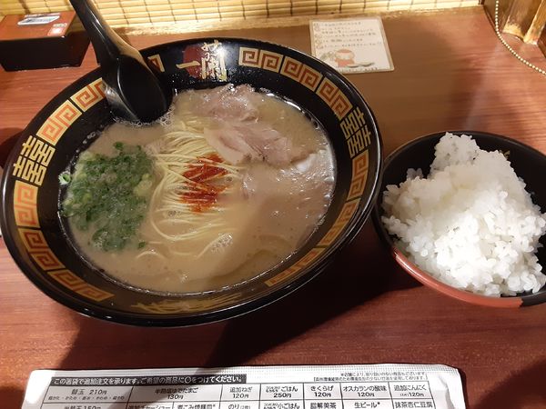 「豚骨ラーメン　半ライス」@一蘭 池袋店の写真