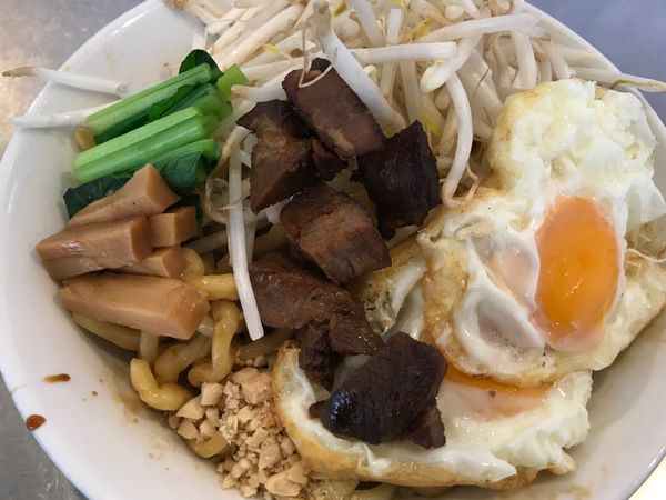 「汁なし(850円)+目玉焼き(100円)」@つけ麺・汁なし専門店 R 中村店の写真
