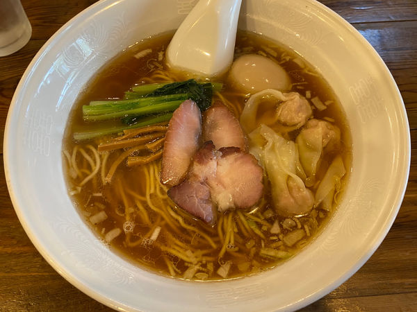 「醤油ワンタン麺（3個）＋味玉」@らーめん穀雨の写真
