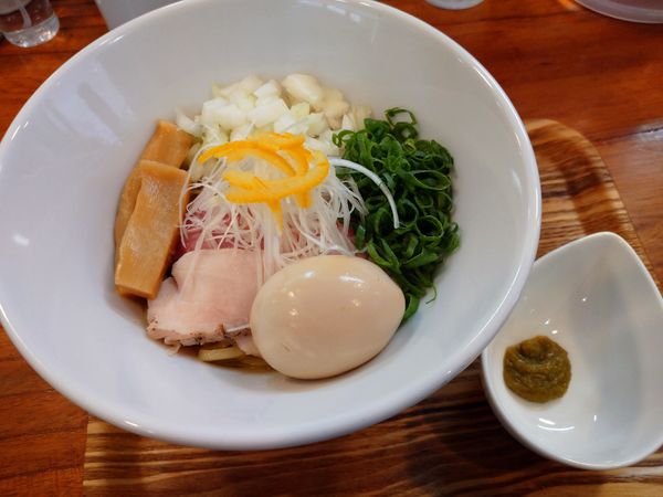 「ゆず塩まぜそば＋味玉＋〆のとりごはん」@アメノオトの写真