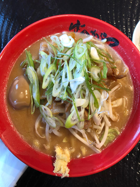 「ぶたみそ大盛り　サービスライス　サービス券で味玉」@旭川味噌ラーメン ばんから 富士店の写真