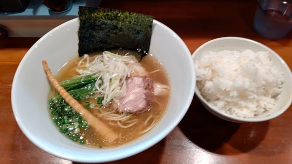 「塩ラーメン+ライス」@味香房 海居人の写真