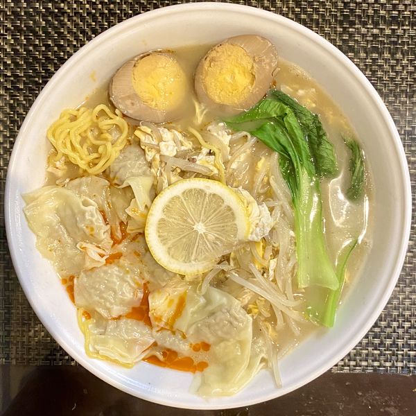 「ワンタンめん ¥850円（大盛サービスCP・味玉＋50円）」@旭川らあめん ひでまるの写真