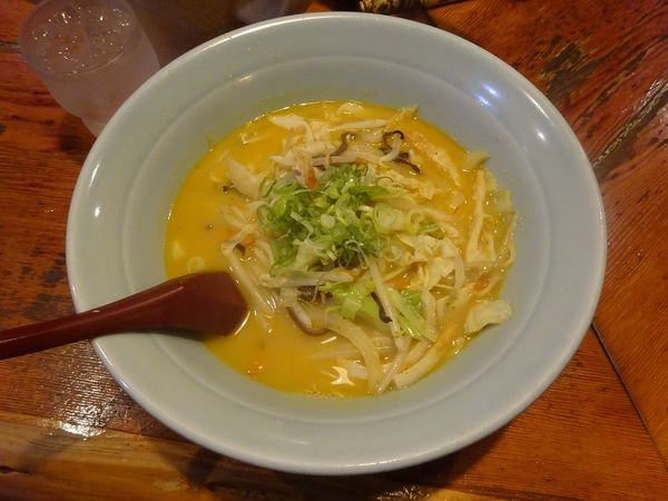 「カレーラーメン」@中華らーめん 平和の写真