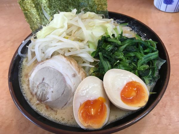 「味玉ラーメン　野菜」@濃厚豚骨ラーメン こく丸の写真