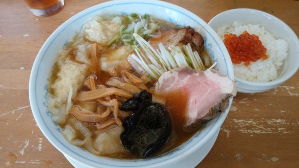 「ワンタン麺焼豚２枚¥1200+イクラ丼烏龍茶サービス」@MENYA 食い味の道有楽の写真