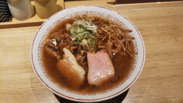 「中華そば+切り落としチャーシュー」@超多加水自家製手揉み麺 きたかた食堂の写真
