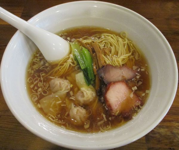 「醤油ワンタン麺（３個）900円」@らーめん穀雨の写真