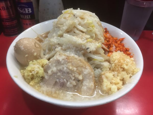 「味玉ラーメン 麺少なめ 野菜マシ、他 全部マシマシ」@用心棒 本号の写真