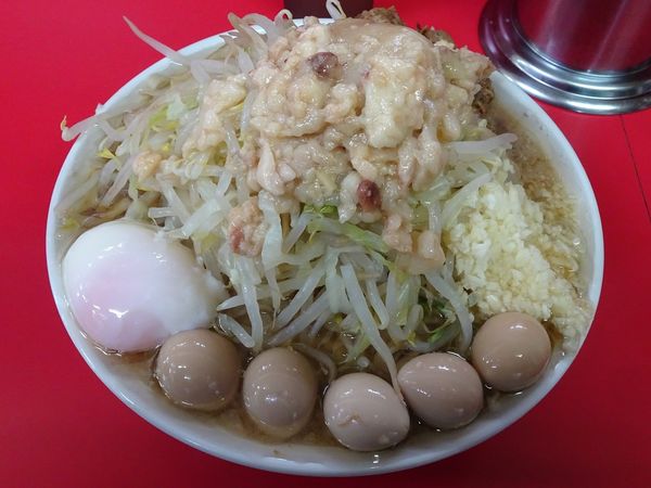 「小ラーメン（790円）＋うずらの卵（100円）＋温泉卵」@ラーメン二郎 茨城守谷店の写真