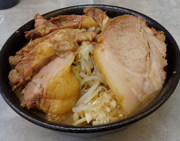 「ミニラーメン（麺半分）+豚仙人増し」@豚仙人 吉野町本店の写真