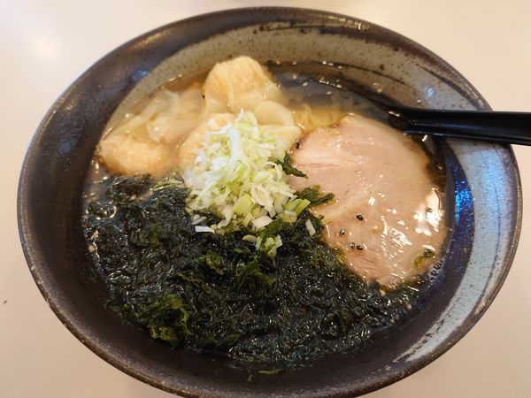 「ワンタン入り塩ラーメン 1200円」@中国料理 一品香の写真