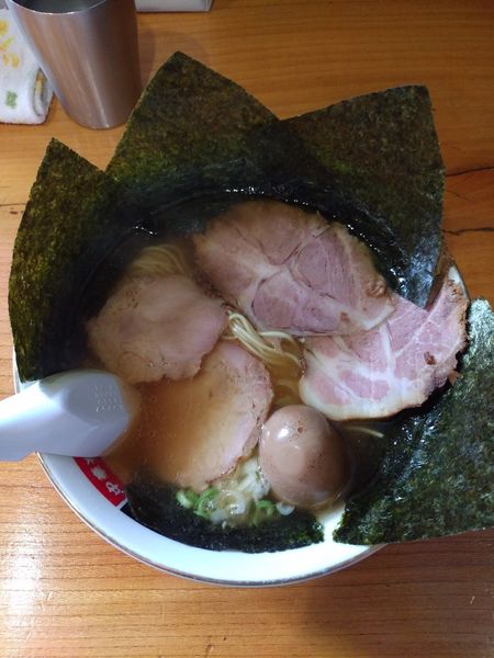 「2色チャーシューメン+煮玉子+徳島焼のり ﾒﾝﾏ抜き」@中華そば 阿波家の写真