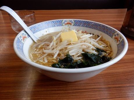 「塩バターらーめん」@ラーメン花楽 図師店の写真