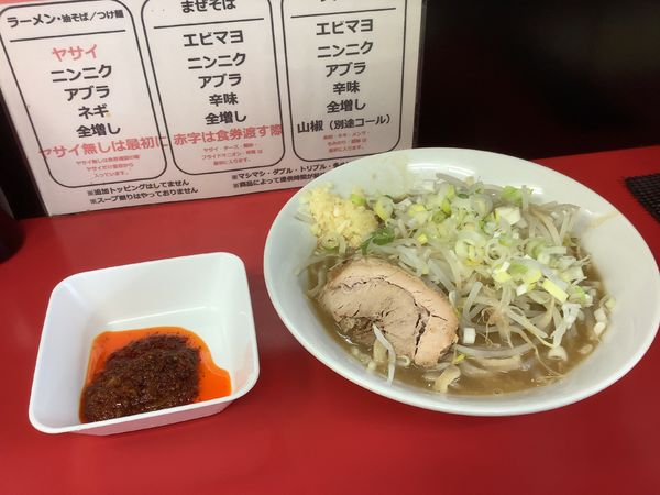 「ラーメン、トッピング辛い、野菜少なめ、ニンニク多め」@ラーメン一心の写真