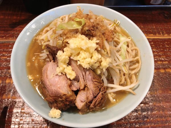 「中ラーメン」@立川マシマシの写真