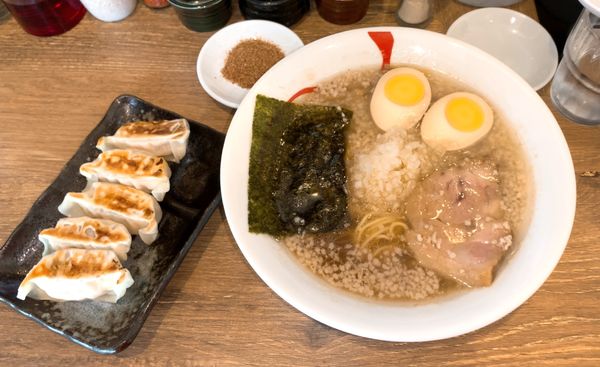 「コテ西八らーめん＋餃子」@ら～めん 熊八の写真