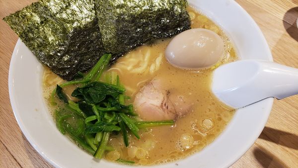 「とんこつらーめん しょうゆ+味玉」@ラーメン フランキーの写真